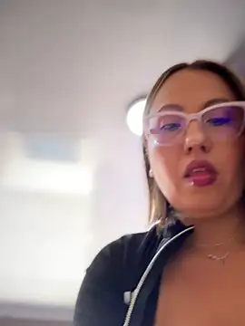 Snapshot of VIOLETA-25_ chatting on June 25, 2026, 4:12 pm VIOLETA-25 online show from June 25, 2026, 4:12 pm