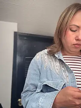 Snapshot of VIOLETA-25_ chatting on October 22, 2025, 3:00 pm VIOLETA-25 online show from October 22, 2025, 3:00 pm