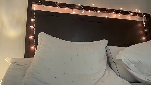 Youngjoshy online show from December 23, 2024, 1:03 pm