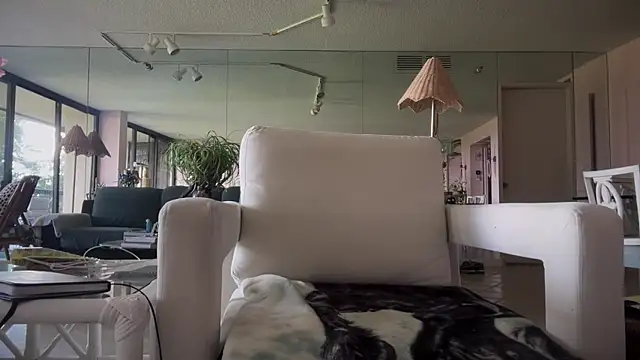 Youngjoshy online show from November 12, 2025, 5:50 pm