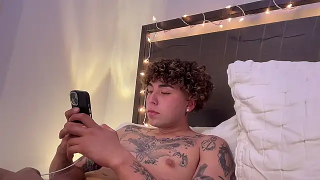 Youngjoshy online show from December 25, 2024, 1:42 am