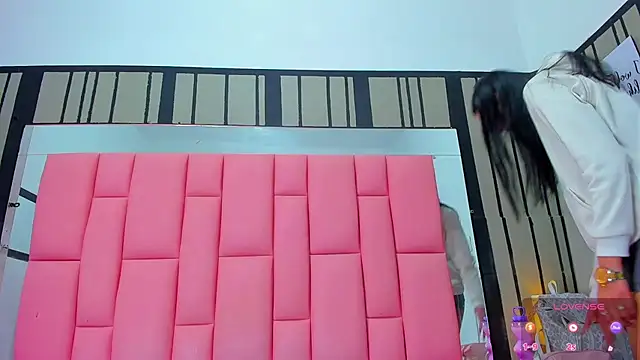 Ashleimoss online show from March 12, 2025, 11:43 am