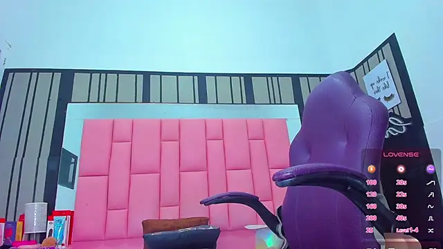 Ashleimoss online show from March 8, 2025, 2:30 pm