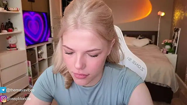 Maya Rave online show from April 8, 2026, 3:41 am