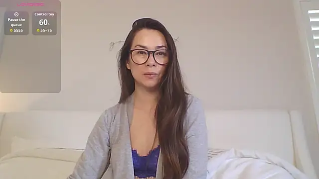 Snapshot of mixedasiangirl chatting on May 12, 2026, 7:42 pm mixedasiangirl online show from May 12, 2026, 7:42 pm