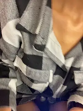 Snapshot of bonnie_18x chatting on December 5, 2025, 8:17 pm bonnie 18x online show from December 5, 2025, 8:17 pm