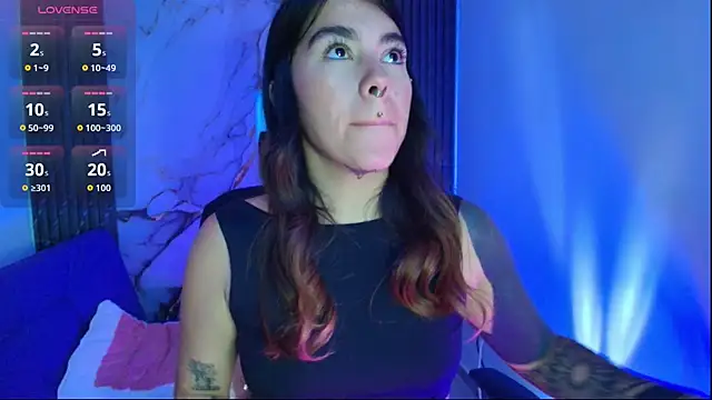 luccianagreyy online show from April 18, 2026, 1:13 pm