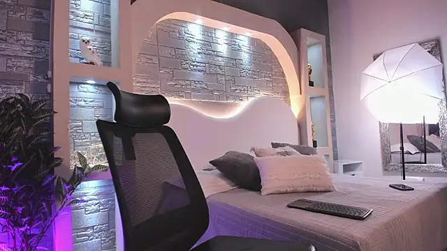 Snapshot of Aron_Bolt chatting on November 30, 2025, 3:18 am Aron Bolt online show from November 30, 2025, 3:18 am