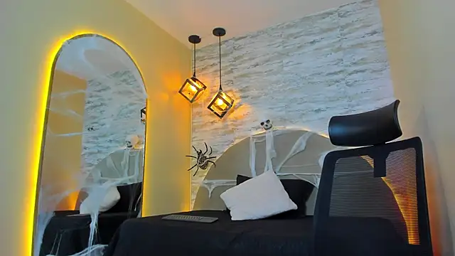 Snapshot of Aron_Bolt chatting on October 23, 2025, 11:25 pm Aron Bolt online show from October 23, 2025, 11:25 pm