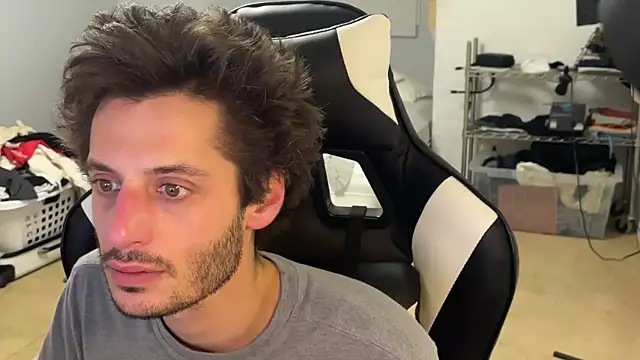 Snapshot of Dylansd chatting on December 27, 2024, 4:04 am Dylansd online show from December 27, 2024, 4:04 am