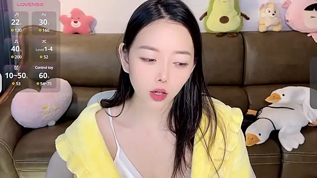Yilin1999 online show from February 8, 2025, 2:58 am