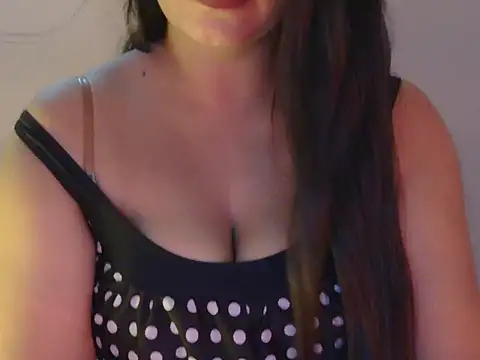 Snapshot of diva-22 chatting on November 10, 2025, 4:23 pm diva-22 online show from November 10, 2025, 4:23 pm