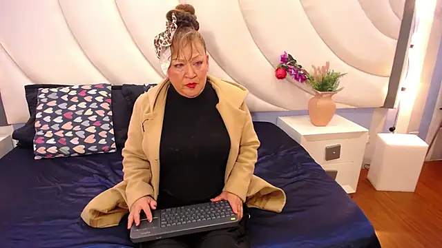 Snapshot of MeryLands chatting on October 3, 2025, 11:45 am MeryLands online show from October 3, 2025, 11:45 am