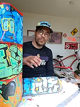 Snapshot of mileflav0r chatting on May 13, 2026, 8:21 am mileflav0r online show from May 13, 2026, 8:21 am