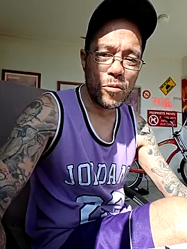 Snapshot of mileflav0r chatting on May 11, 2026, 7:54 am mileflav0r online show from May 11, 2026, 7:54 am