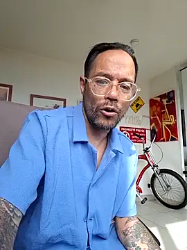 Snapshot of mileflav0r chatting on May 9, 2026, 7:56 am mileflav0r online show from May 9, 2026, 7:56 am