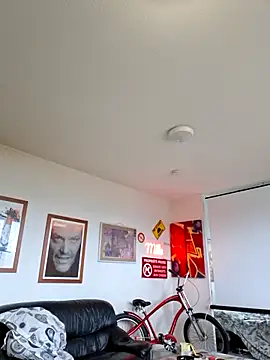 Snapshot of mileflav0r chatting on April 2, 2026, 7:59 am mileflav0r online show from April 2, 2026, 7:59 am