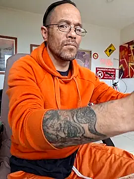 Snapshot of mileflav0r chatting on May 12, 2026, 8:21 am mileflav0r online show from May 12, 2026, 8:21 am