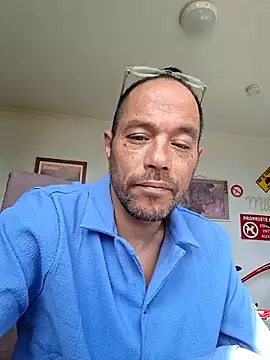 Snapshot of mileflav0r chatting on May 19, 2026, 8:21 am mileflav0r online show from May 19, 2026, 8:21 am