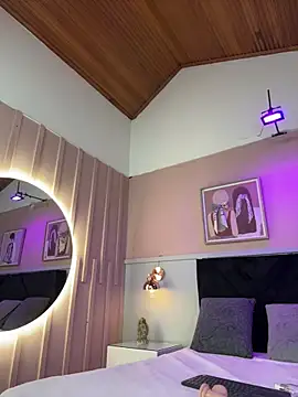 elodie walker online show from March 4, 2026, 12:35 pm