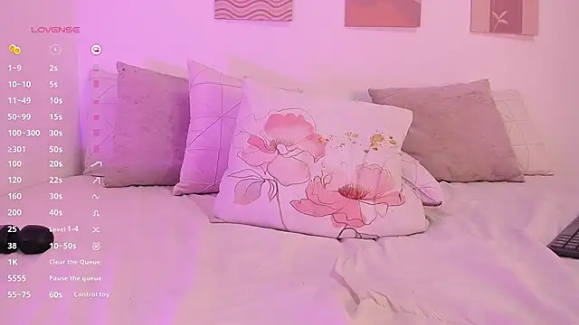 Snapshot of Mia_Heartt chatting on March 5, 2025, 10:10 pm Mia Heartt online show from March 5, 2025, 10:10 pm