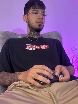 Snapshot of Anthony-Martin chatting on November 11, 2025, 12:11 pm Anthony-Martin online show from November 11, 2025, 12:11 pm