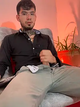 Snapshot of Anthony-Martin chatting on November 7, 2025, 2:43 pm Anthony-Martin online show from November 7, 2025, 2:43 pm