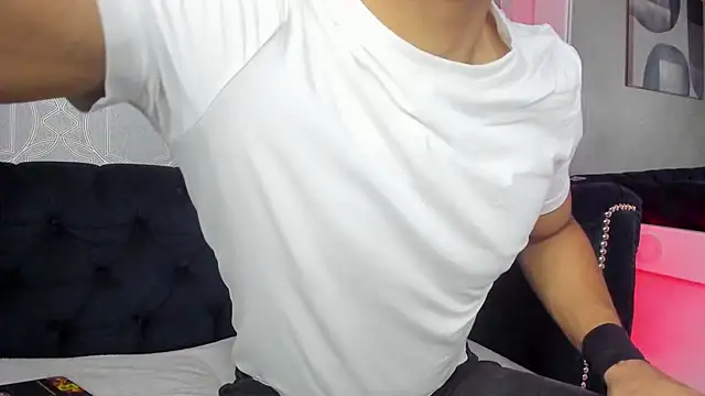 Snapshot of Lucii_fer_ chatting on December 15, 2025, 11:38 am Lucii fer online show from December 15, 2025, 11:38 am