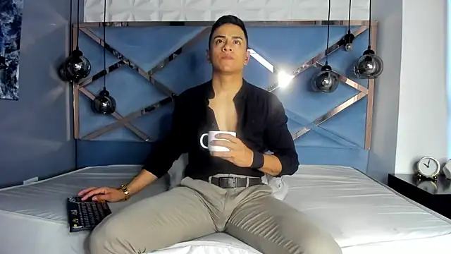 Snapshot of Lucii_fer_ chatting on November 22, 2025, 11:42 am Lucii fer online show from November 22, 2025, 11:42 am