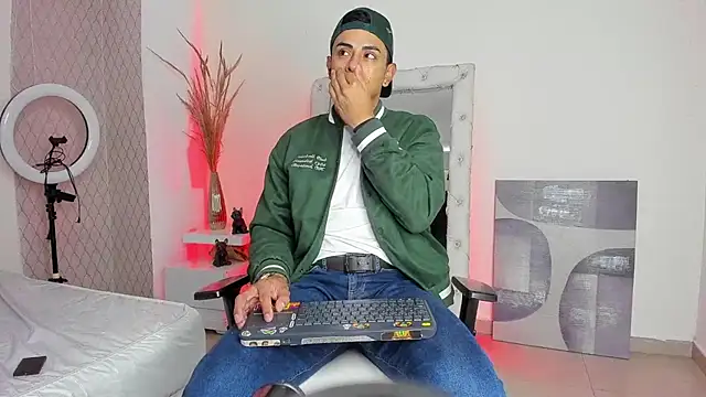 Lucii fer  online show from April 28, 2026, 11:58 am