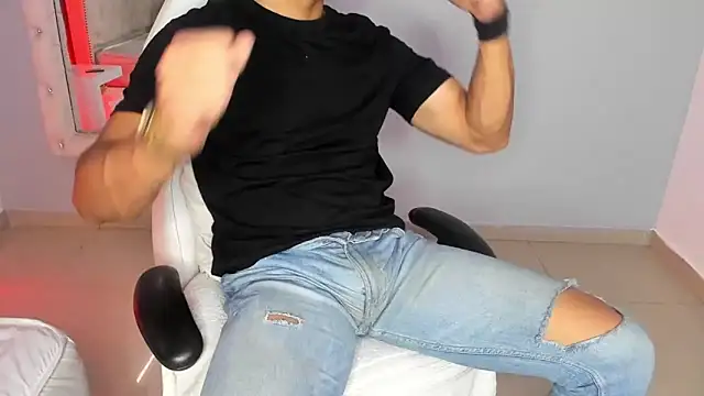 Snapshot of Lucii_fer_ chatting on December 5, 2025, 11:31 am Lucii fer online show from December 5, 2025, 11:31 am