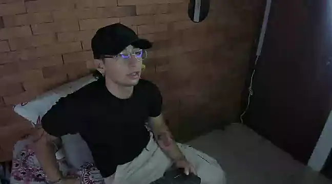 Snapshot of Dereck_Dickson chatting on December 18, 2024, 2:38 pm Dereck Dickson online show from December 18, 2024, 2:38 pm