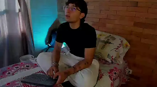 Snapshot of Dereck_Dickson chatting on December 17, 2024, 12:22 pm Dereck Dickson online show from December 17, 2024, 12:22 pm