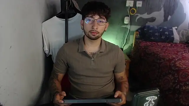 Snapshot of Dereck_Dickson chatting on November 8, 2025, 3:04 pm Dereck Dickson online show from November 8, 2025, 3:04 pm