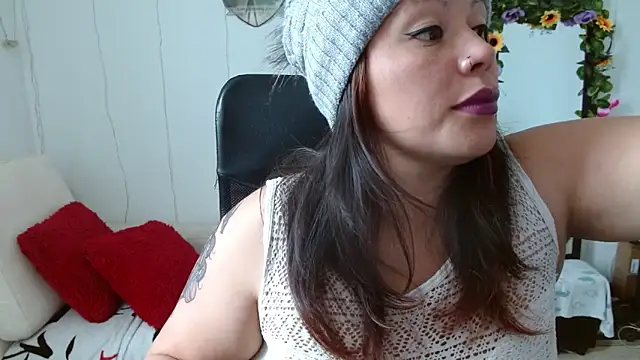 Snapshot of miss_evoleth2 chatting on November 24, 2025, 4:07 pm miss evoleth2 online show from November 24, 2025, 4:07 pm