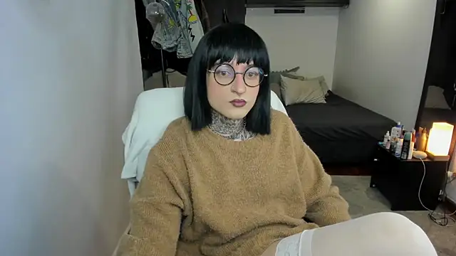 ShiiraVelkor online show from September 26, 2025, 9:38 am