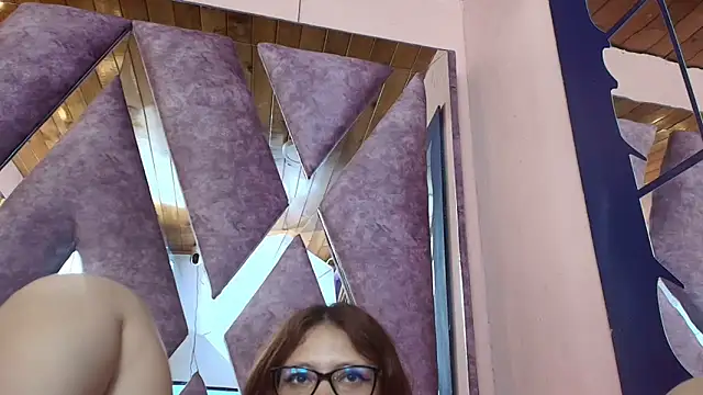 LARICSABLUE online show from April 30, 2026, 1:56 am