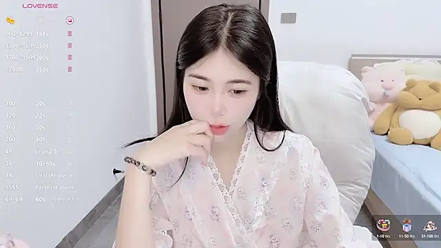 Snapshot of White-Star chatting on September 22, 2025, 5:24 am White-Star online show from September 22, 2025, 5:24 am