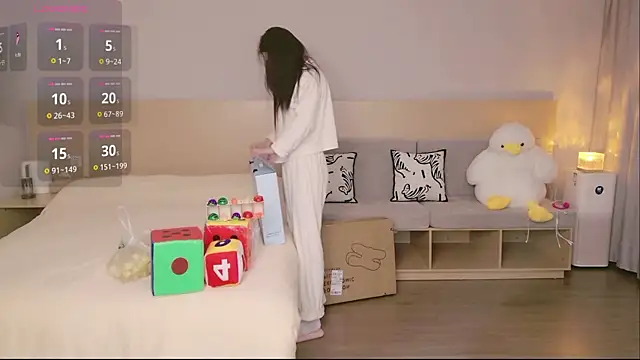 Lucky-baby online show from November 13, 2025, 1:26 pm