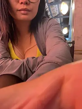 Snapshot of Bella0815 chatting on November 3, 2025, 6:51 am Bella0815 online show from November 3, 2025, 6:51 am