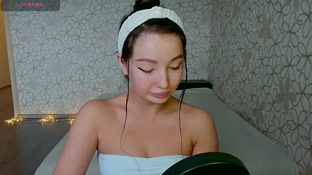 Lissa Cristal online show from May 17, 2026, 11:21 am