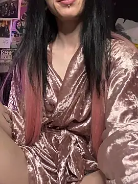 MissMidnightUK online show from April 24, 2026, 12:01 am