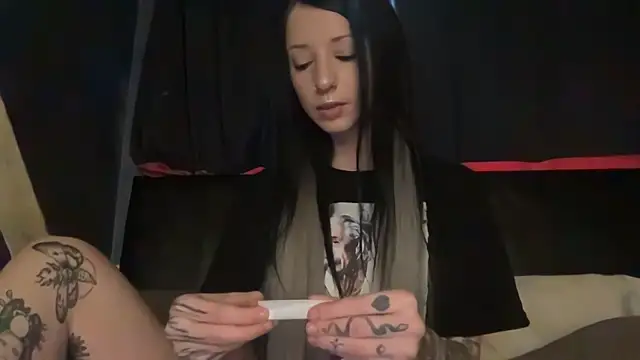 MissMidnightUK online show from January 13, 2026, 4:11 pm