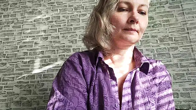 EdithManning online show from November 18, 2025, 7:22 am