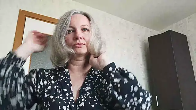 Snapshot of EdithManning chatting on May 21, 2026, 6:00 am EdithManning online show from May 21, 2026, 6:00 am