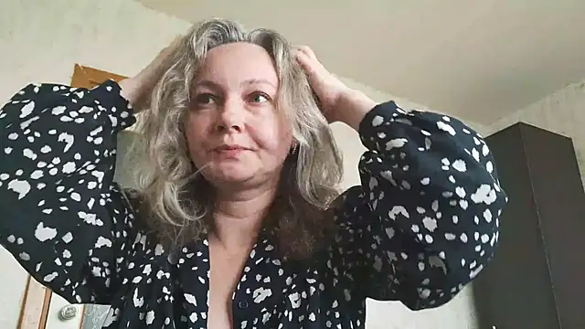 Snapshot of EdithManning chatting on May 8, 2026, 6:17 am EdithManning online show from May 8, 2026, 6:17 am