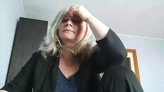 Snapshot of EdithManning chatting on March 11, 2026, 12:43 pm EdithManning online show from March 11, 2026, 12:43 pm