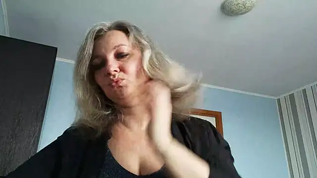 Snapshot of EdithManning chatting on March 8, 2026, 6:49 am EdithManning online show from March 8, 2026, 6:49 am