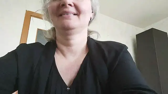 Snapshot of EdithManning chatting on May 16, 2026, 10:36 am EdithManning online show from May 16, 2026, 10:36 am