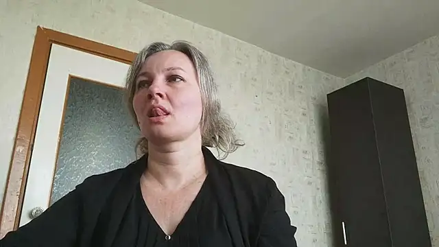 Snapshot of EdithManning chatting on May 16, 2026, 5:50 am EdithManning online show from May 16, 2026, 5:50 am